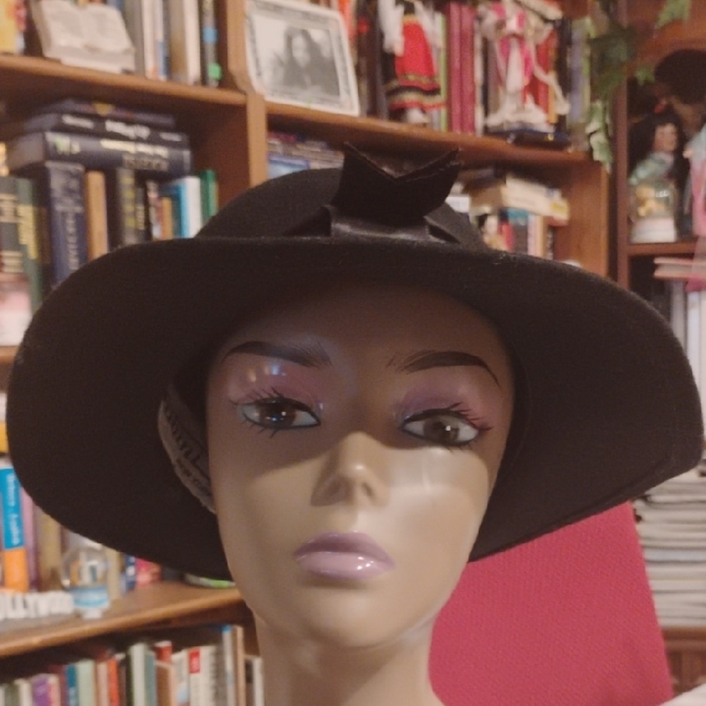Sophisticated Black Wide-Brimmed Hat